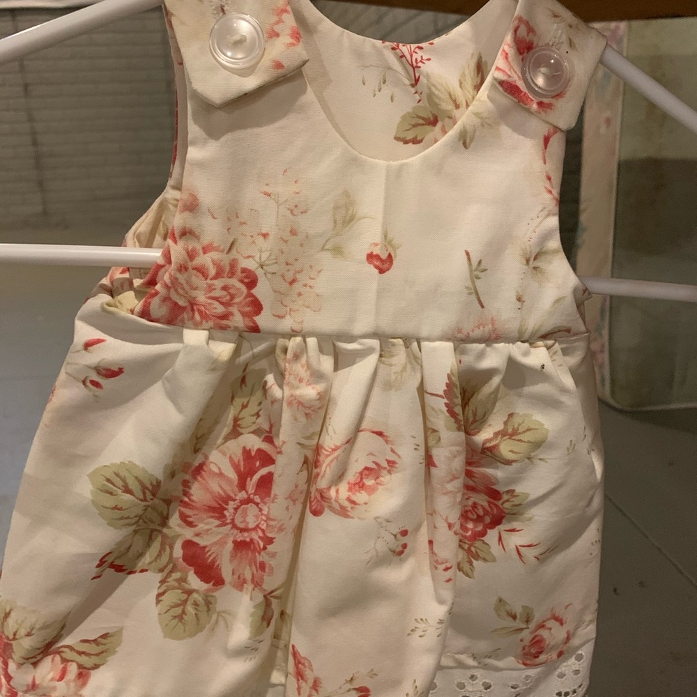 NWT Floral Baby Dress and Hat Set with Button and Bow Details 4T